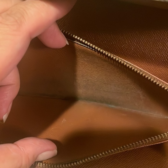 Authentic LV Wallet in Monogram - Picture 9 of 11